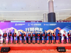 AI焕新 显示无界：2025深圳全触与显示展“点亮未来”