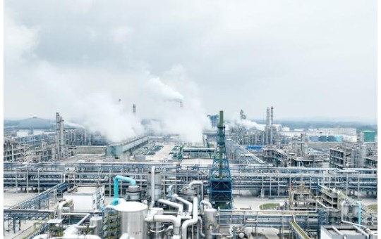 恒逸石化:年产120万吨己内酰胺-聚酰胺一体化及配套项目一期进入试生产阶段